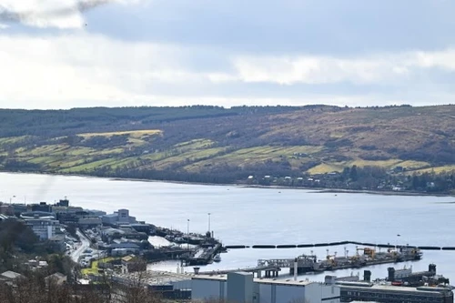 Bắt giữ 2 đối tượng âm mưu xâm nhập căn cứ tàu ngầm hạt nhân Anh