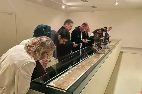 Israel trưng bày bản Kinh Thánh cổ gần như nguyên vẹn lâu đời nhất