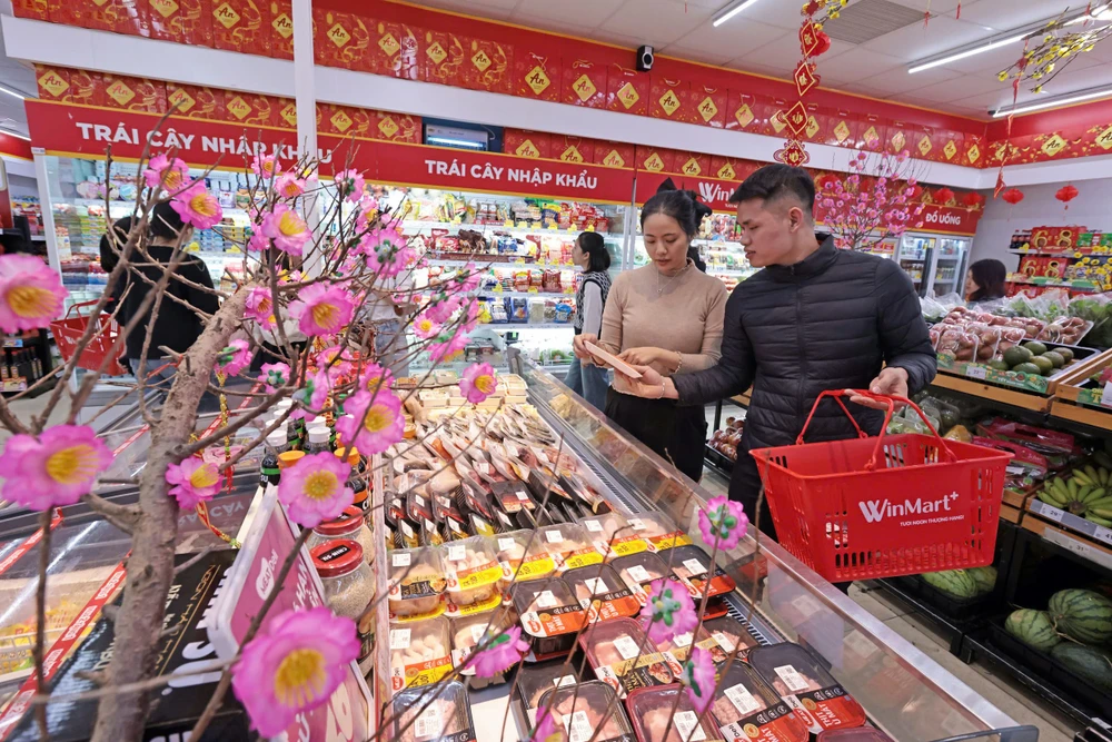 Nhiều chợ, siêu thị mở cửa trở lại, giá cả hàng hóa cơ bản ổn định