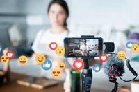 Theo quy định mới, bên bán buộc phải cung cấp những giấy tờ gì cho người livestream bán hàng?