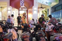 Chủ quán có phải chịu trách nhiệm liên đới khi khách bị phạt do để xe sai quy định?