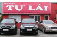 Từ 1-3: Phạt tới 30 triệu đồng nếu bố trí lái xe cho khách thuê xe tự lái