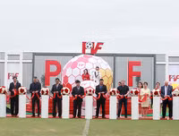 Giggs và Scholes thích thú xem đội trẻ PVF đánh bại mầm non giải Ngoại hạng Anh