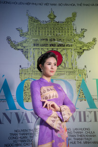 Lần hiếm hoi chồng sắp cưới sánh vai với Hoa hậu Ngọc Hân trước công chúng