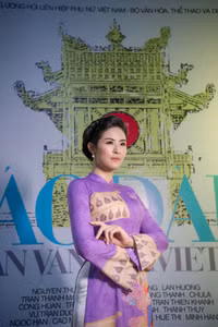 Lần hiếm hoi chồng sắp cưới sánh vai với Hoa hậu Ngọc Hân trước công chúng