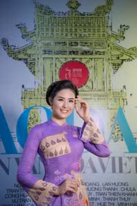 Lần hiếm hoi chồng sắp cưới sánh vai với Hoa hậu Ngọc Hân trước công chúng