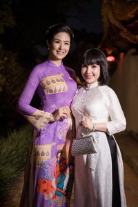 Lần hiếm hoi chồng sắp cưới sánh vai với Hoa hậu Ngọc Hân trước công chúng