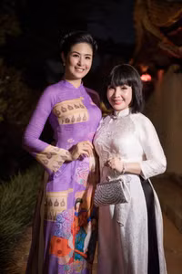 Lần hiếm hoi chồng sắp cưới sánh vai với Hoa hậu Ngọc Hân trước công chúng