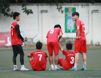 [ẢNH] CĐV nữ khóc 'cạn nước mắt' khi nhìn THPT Xuân Mai dừng bước