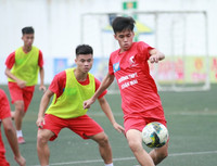 [ẢNH] CĐV nữ khóc 'cạn nước mắt' khi nhìn THPT Xuân Mai dừng bước