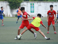 [ẢNH] CĐV nữ khóc 'cạn nước mắt' khi nhìn THPT Xuân Mai dừng bước