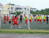 [ẢNH] CĐV nữ khóc 'cạn nước mắt' khi nhìn THPT Xuân Mai dừng bước