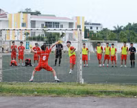 [ẢNH] Thủ môn cản 3 quả pen, THPT Lê Văn Thiêm nghẹt thở vào bán kết