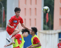 [ẢNH] CĐV nữ khóc 'cạn nước mắt' khi nhìn THPT Xuân Mai dừng bước