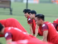 [ẢNH] Tạm thoát nỗi buồn ở Bỉ, Công Phượng vui vẻ tập cùng ĐT Việt Nam