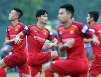 [ẢNH] Tạm thoát nỗi buồn ở Bỉ, Công Phượng vui vẻ tập cùng ĐT Việt Nam