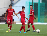 [ẢNH] Tạm thoát nỗi buồn ở Bỉ, Công Phượng vui vẻ tập cùng ĐT Việt Nam