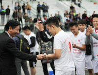 Giành vé bán kết kịch tính, THPT Nguyễn Thị Minh Khai lại mơ vô địch