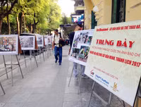 Hình ảnh người Hà Nội ứng xử văn minh, thanh lịch