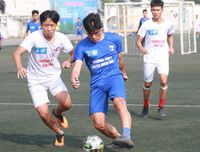 [ẢNH] Hai lần để THPT Chuyên Ngoại ngữ chọc thủng lưới, thủ môn trường Vân Tảo ôm mặt khóc