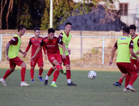 [ẢNH] Trải nghiệm tắc đường, thầy trò Park Hang-seo vẫn hứng khởi tập buổi đầu tại Indonesia