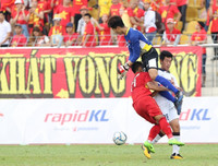 [ẢNH] Ngay cả Tấn Trường, Phí Minh Long cũng không tệ hại như Karius của Liverpool