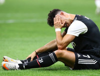 [ẢNH] Ronaldo lu mờ và gục ngã trước Ibrahimovic