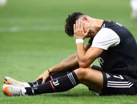 [ẢNH] Ronaldo lu mờ và gục ngã trước Ibrahimovic