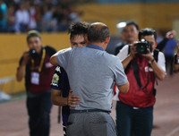 [ẢNH] Fan nữ xinh như mộng đến sân xem Xuân Trường, Quang Hải trổ tài