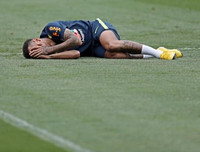 [ẢNH] Mặc mọi giễu cợt, Neymar lém lỉnh diễn lại 