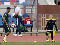 [ẢNH] Mặc mọi giễu cợt, Neymar lém lỉnh diễn lại 