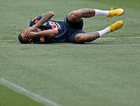 [ẢNH] Mặc mọi giễu cợt, Neymar lém lỉnh diễn lại 