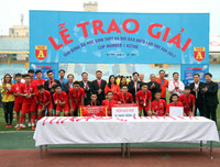 THPT Nguyễn Thị Minh Khai ăn mừng chức vô địch lần thứ ba