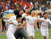 [ẢNH] Á quân Nguyễn Thị Minh Khai đã truất ngôi đương kim vô địch Trần Quốc Tuấn như thế nào?