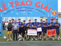 THPT Nguyễn Thị Minh Khai ăn mừng chức vô địch lần thứ ba