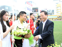 THPT Nguyễn Thị Minh Khai ăn mừng chức vô địch lần thứ ba