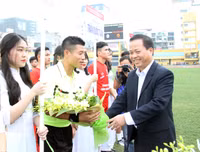 THPT Nguyễn Thị Minh Khai ăn mừng chức vô địch lần thứ ba