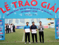 THPT Nguyễn Thị Minh Khai ăn mừng chức vô địch lần thứ ba