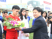 THPT Nguyễn Thị Minh Khai ăn mừng chức vô địch lần thứ ba