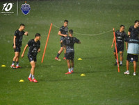 [ẢNH] Xuân Trường lạnh lùng trong vai người mẫu ảnh ở Thái Lan