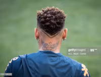 [ẢNH] Đoàn Văn Hậu mới có hình xăm như Neymar?