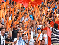 Chùm ảnh: Nam Định lên V-League, sân Thiên Trường mở hội bằng pháo sáng
