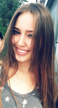 [ẢNH] Cô vợ xinh lung linh của tuyển thủ Nga 