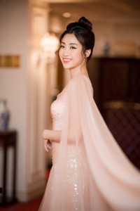 Hoa hậu Mỹ Linh gia nhập 