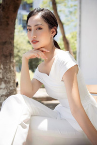 Những hình ảnh khiến hai Hoa hậu tên 