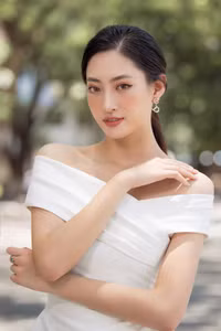 Những hình ảnh khiến hai Hoa hậu tên 