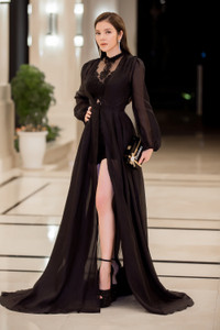 Lý Nhã Kỳ nổi bật bên dàn người đẹp 