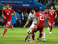 [ẢNH] Ăn mừng cảm xúc, cầu thủ Iran lại chưng hửng vì bị VAR 