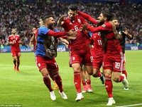 [ẢNH] Ăn mừng cảm xúc, cầu thủ Iran lại chưng hửng vì bị VAR 