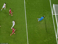 [ẢNH] Ăn mừng cảm xúc, cầu thủ Iran lại chưng hửng vì bị VAR 